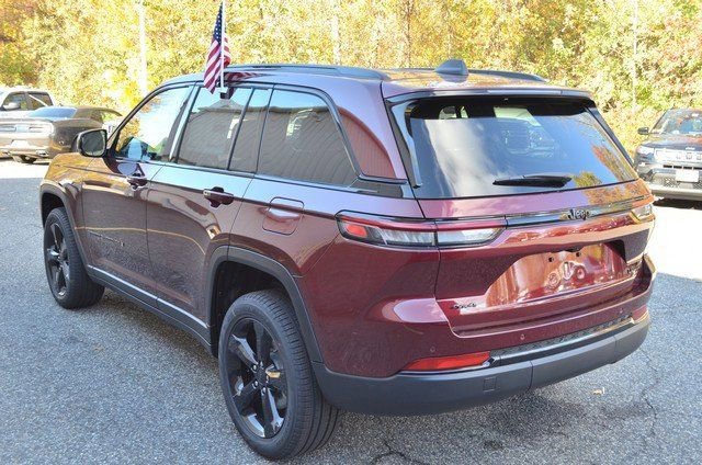 New 2025 Jeep Grand Cherokee Limited w/ Black Appearance Package image 6