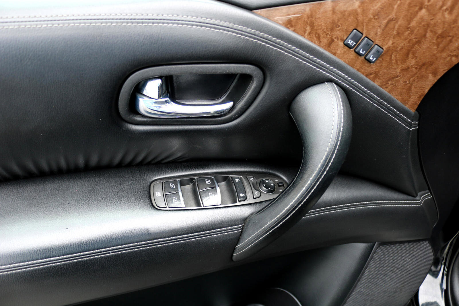 Used 2017 INFINITI QX80 4WD image 16