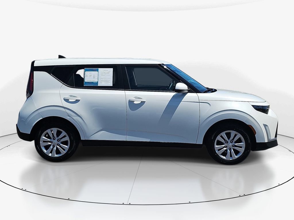 Used 2024 Kia Soul LX FWD image 5