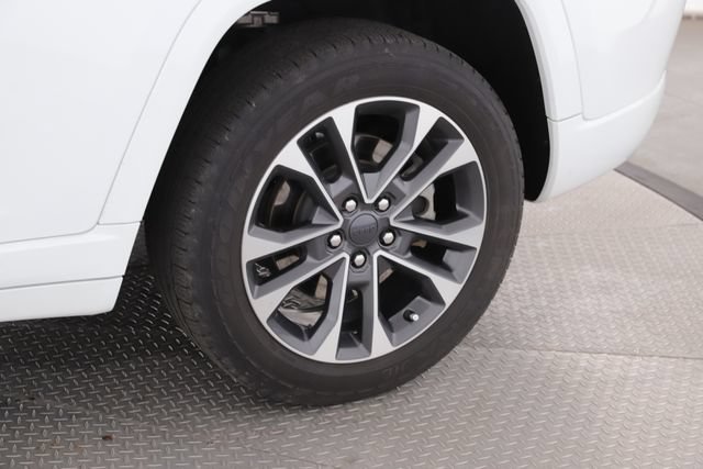 Used 2022 Jeep Grand Cherokee Overland AWD/4WD image 14