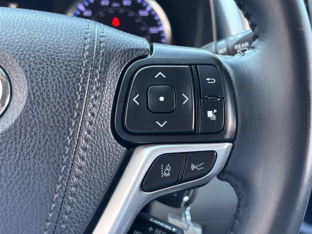 Used 2019 Toyota Highlander Plus AWD/4WD image 33