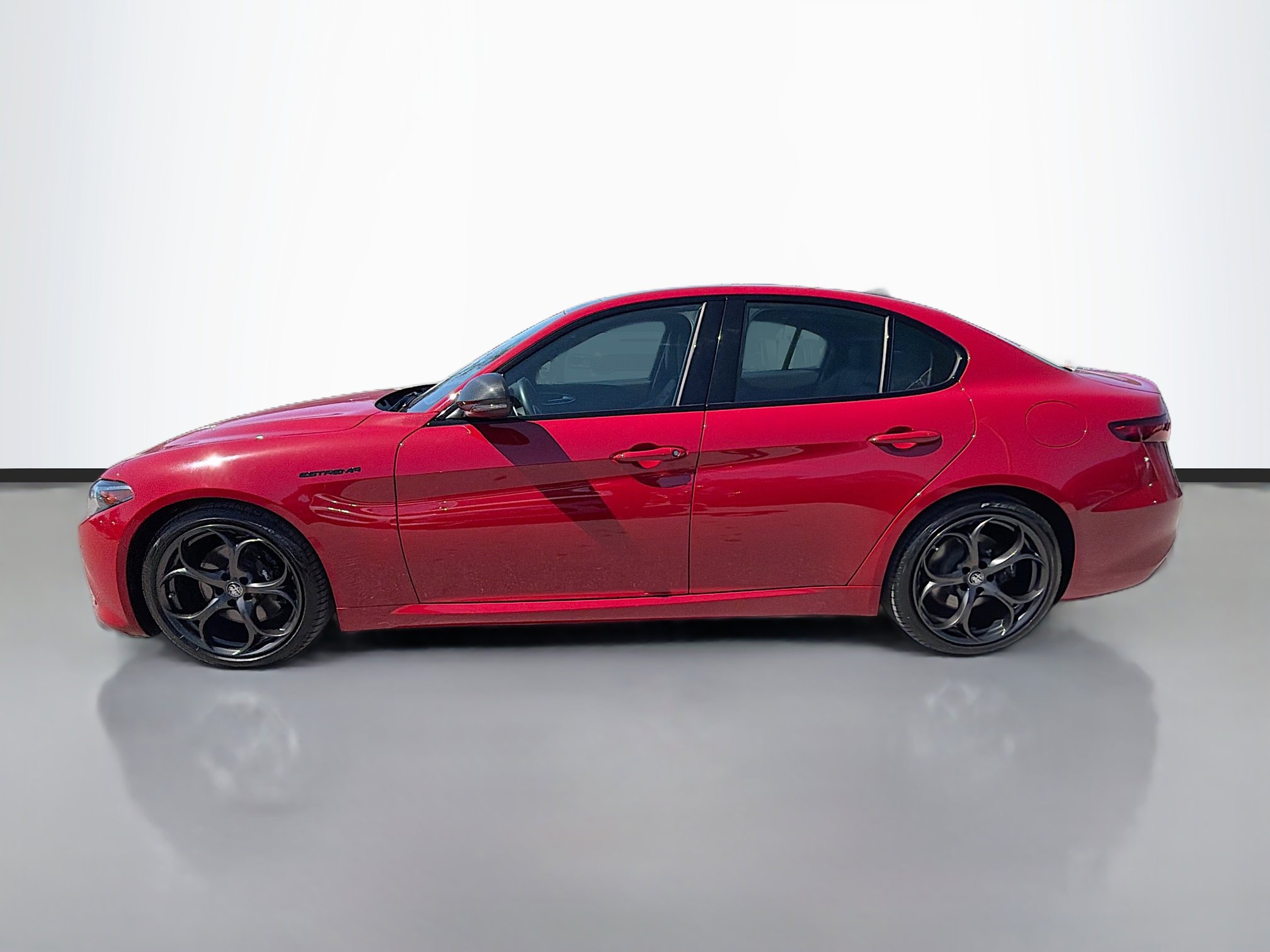 Used 2023 Alfa Romeo Giulia Estrema image 6