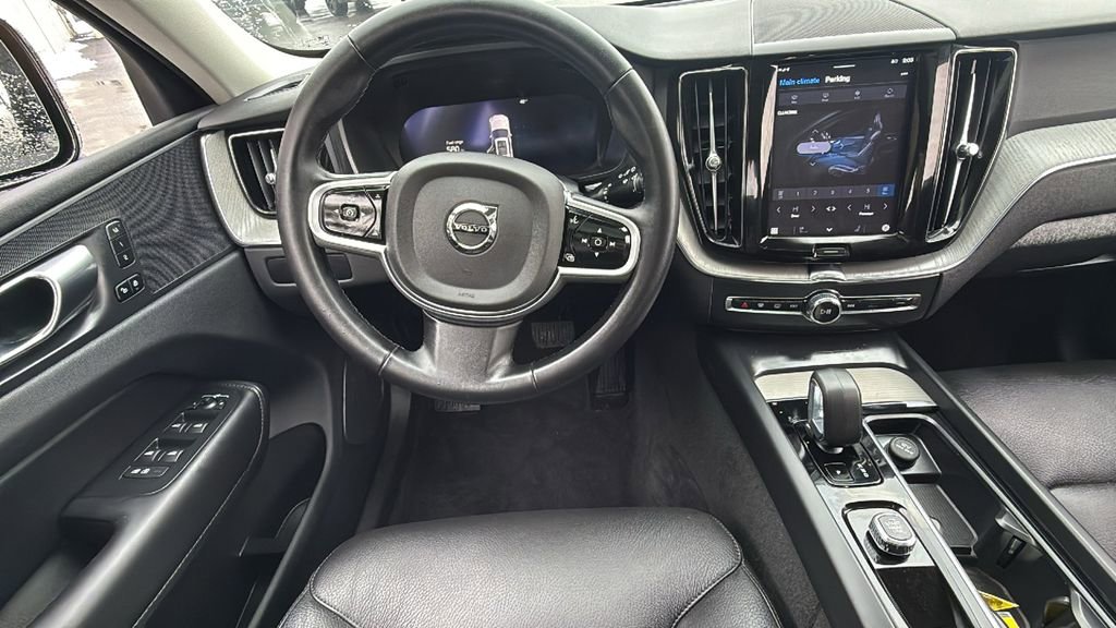 Certified 2025 Volvo XC60 B5 Plus image 8