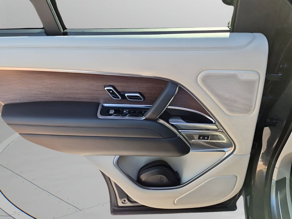 Used 2023 Land Rover Range Rover Autobiography image 17