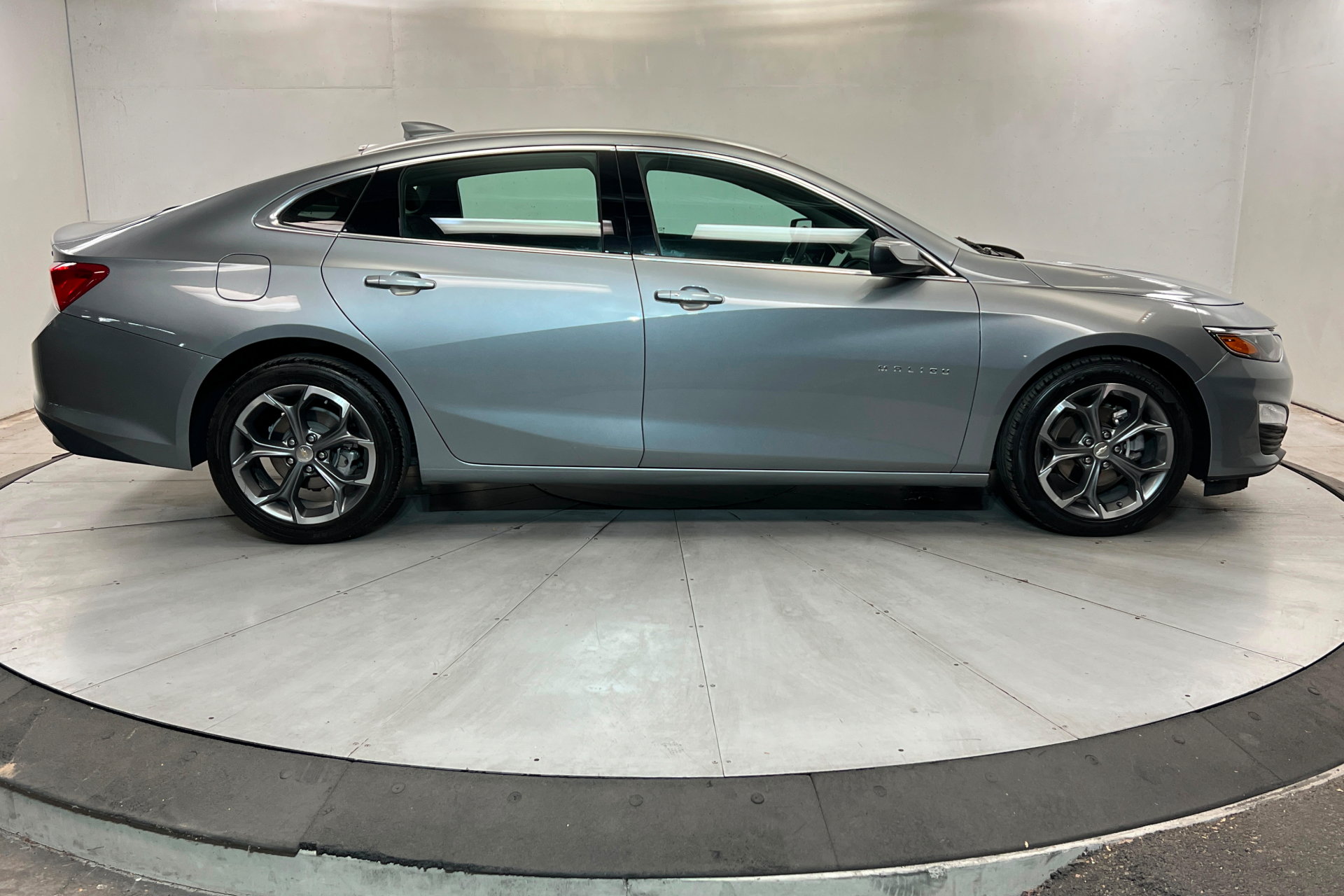 Used 2024 Chevrolet Malibu LT FWD image 7