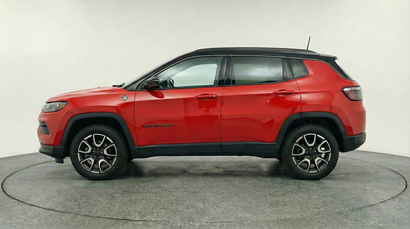 Used 2025 Jeep Compass Trailhawk image 5