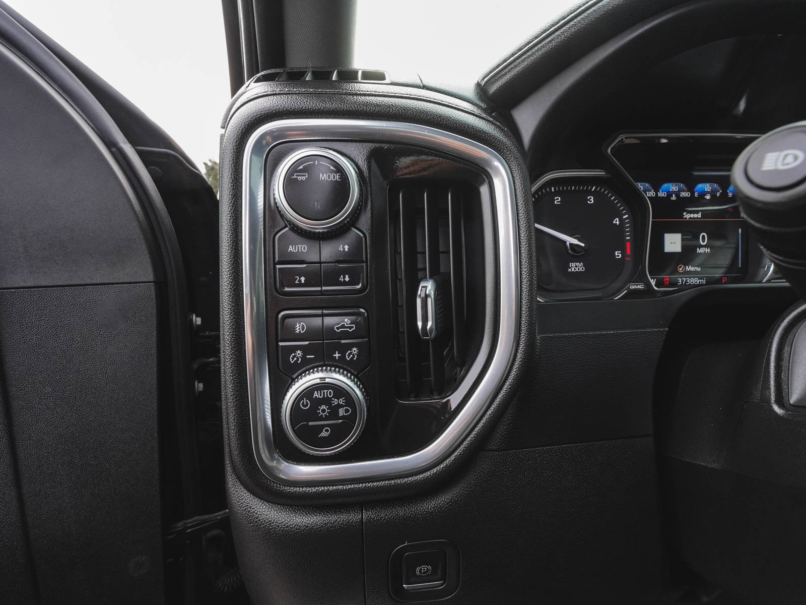 Used 2022 GMC Sierra 3500 Denali image 30