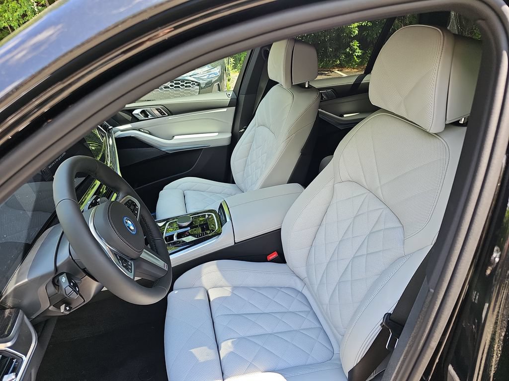 New 2026 BMW X5 xDrive50e w/ M Sport Package AWD/4WD image 10