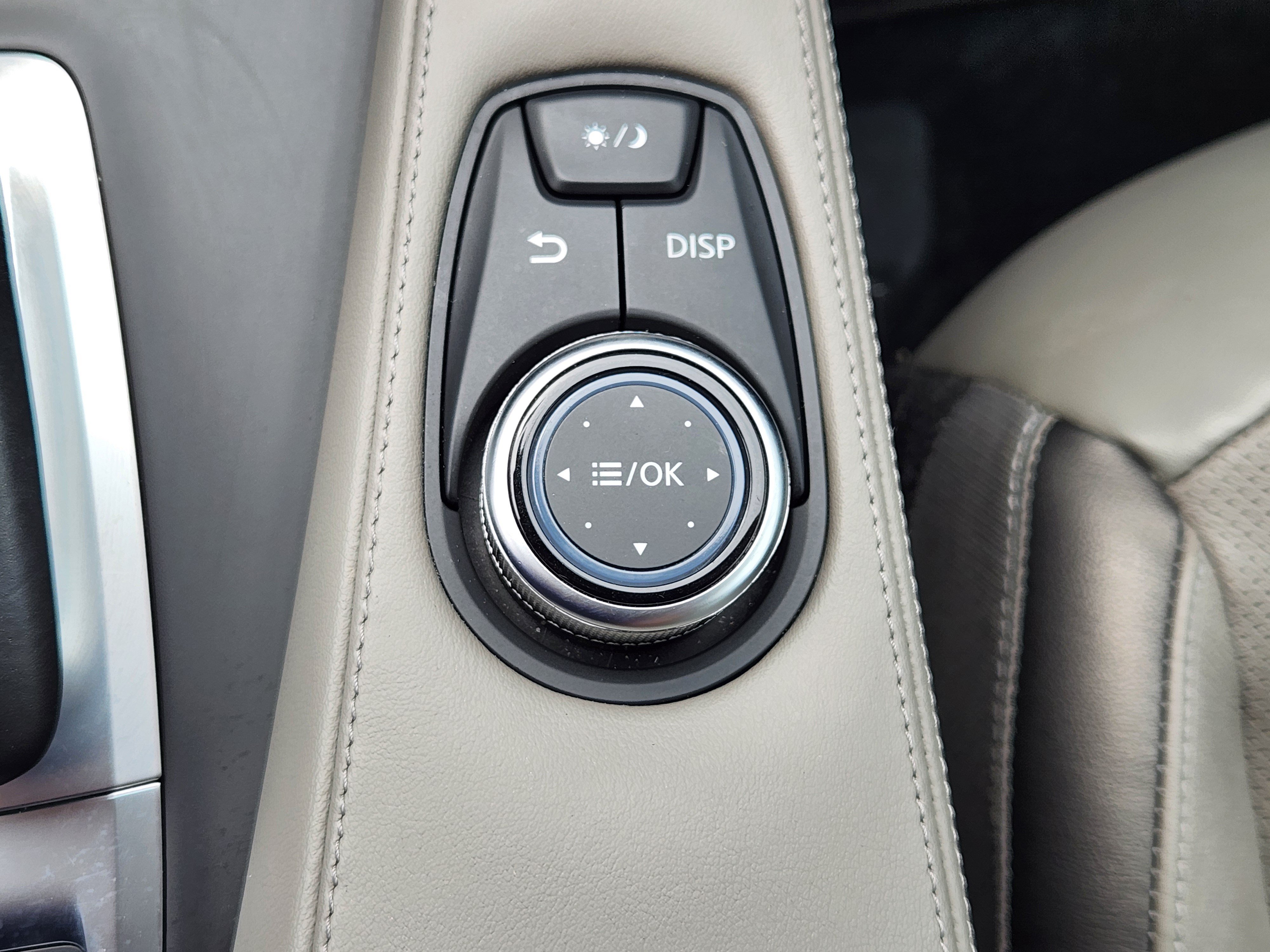 Used 2023 INFINITI QX50 Luxe AWD/4WD image 22