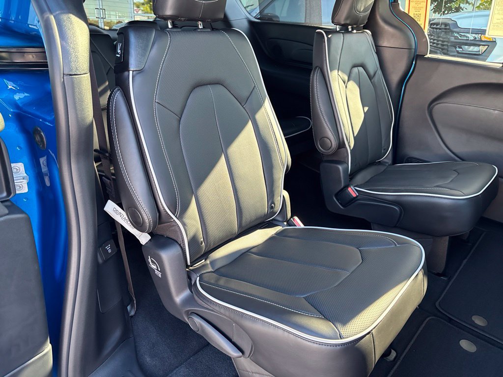 New 2027 Chrysler Pacifica Limited FWD image 22