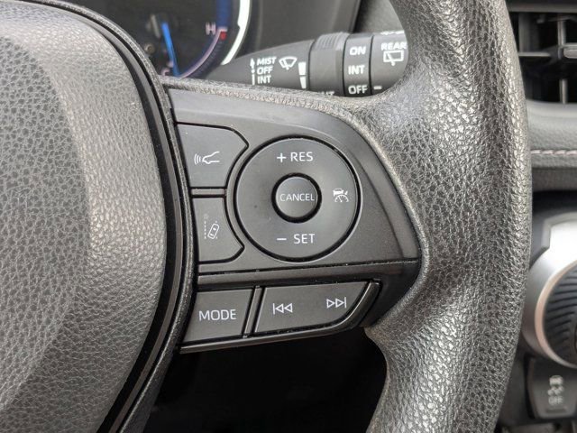 Used 2025 Toyota RAV4 XLE image 17