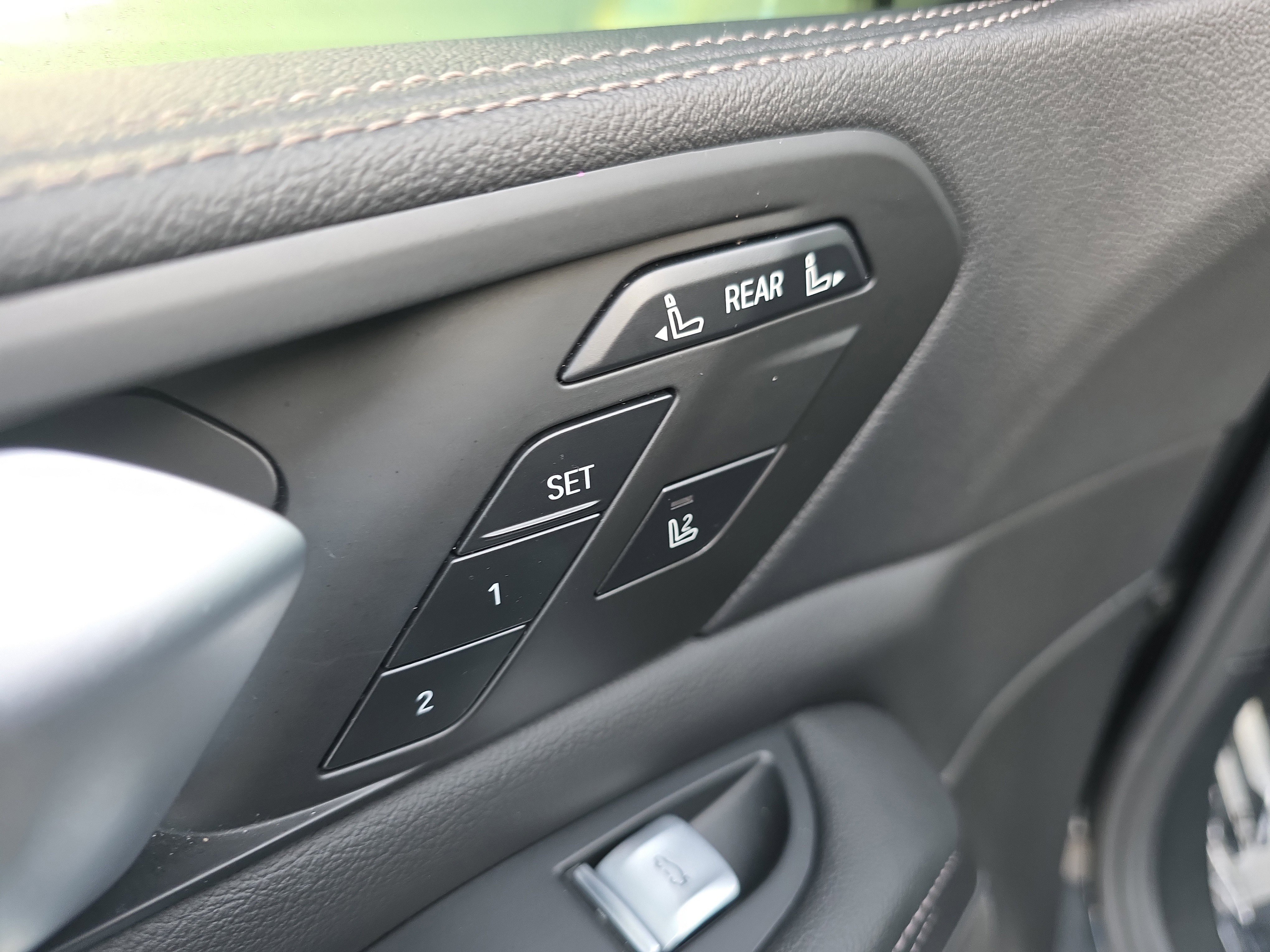 Used 2022 BMW X7 xDrive40i w/ M Sport Package image 21