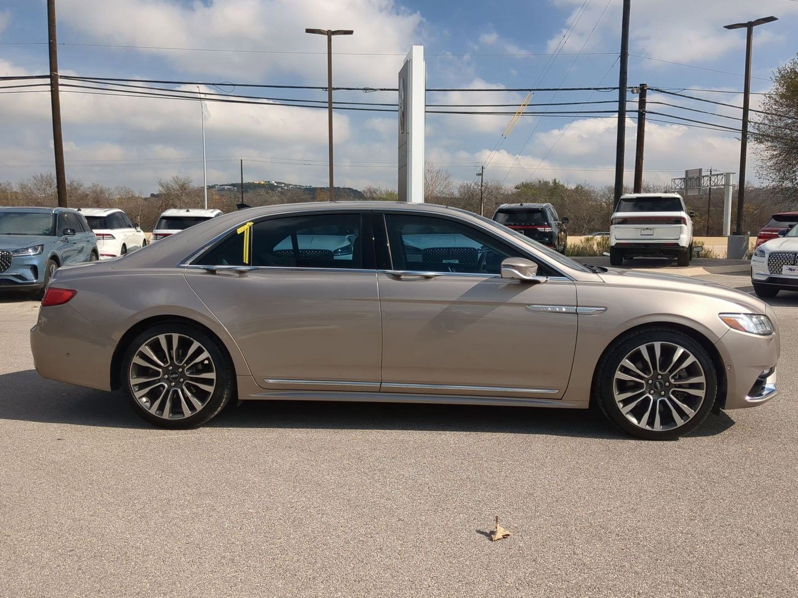 Used 2019 Lincoln Continental Reserve image 2