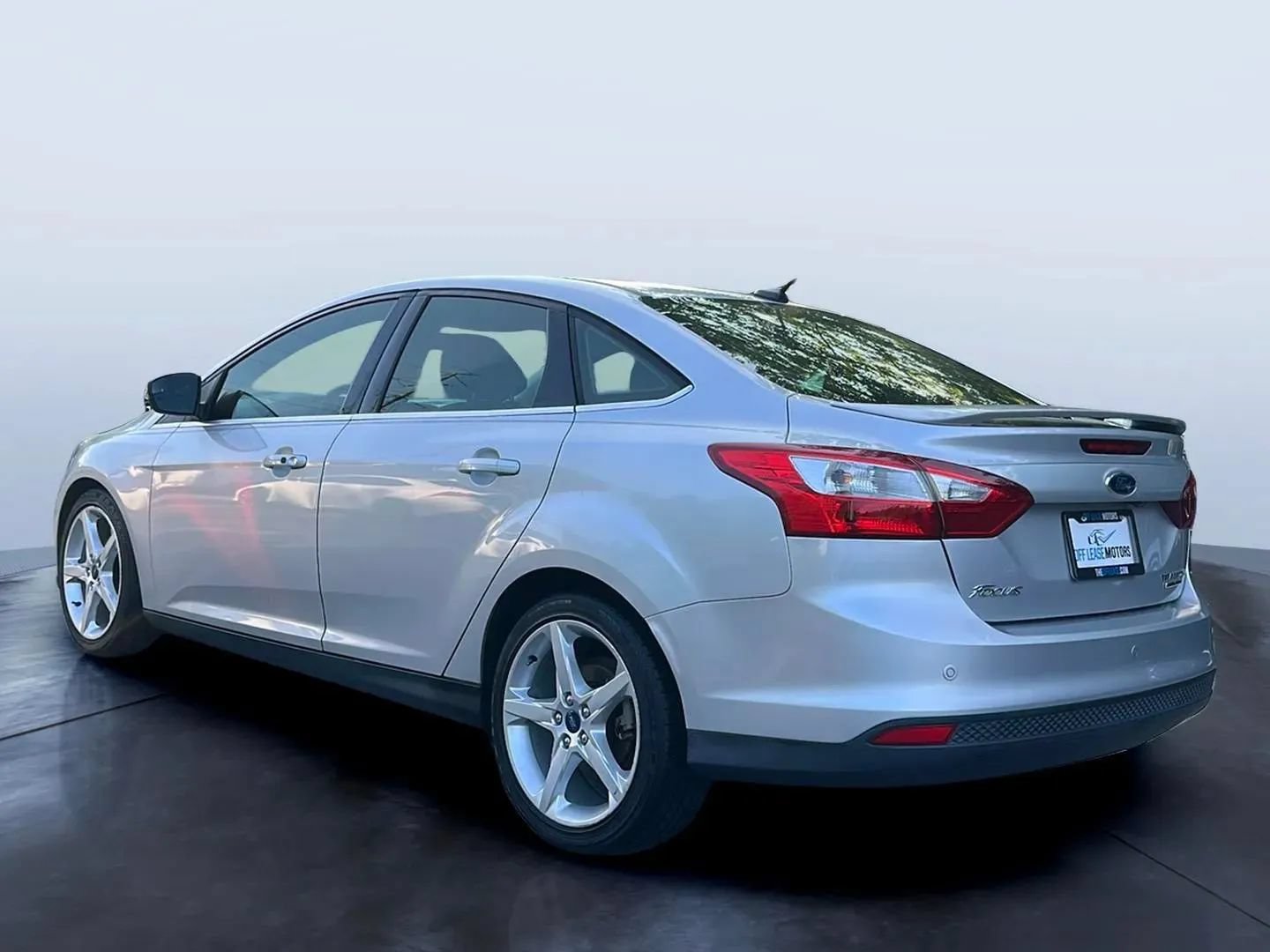 Used 2013 Ford Focus Titanium w/ Titanium Handling Pkg FWD image 3