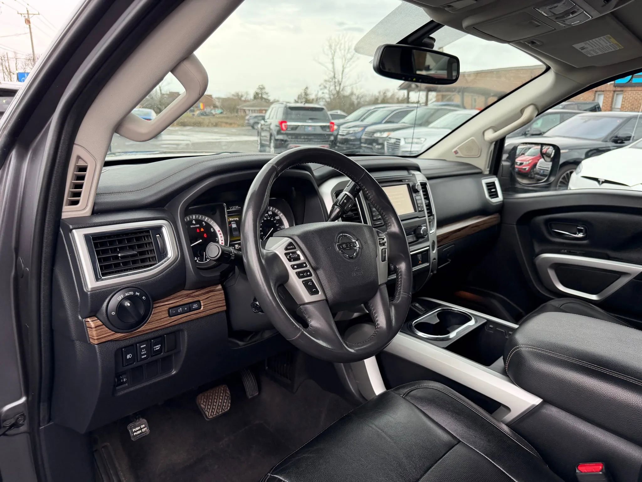 Used 2018 Nissan Titan SL AWD/4WD image 10