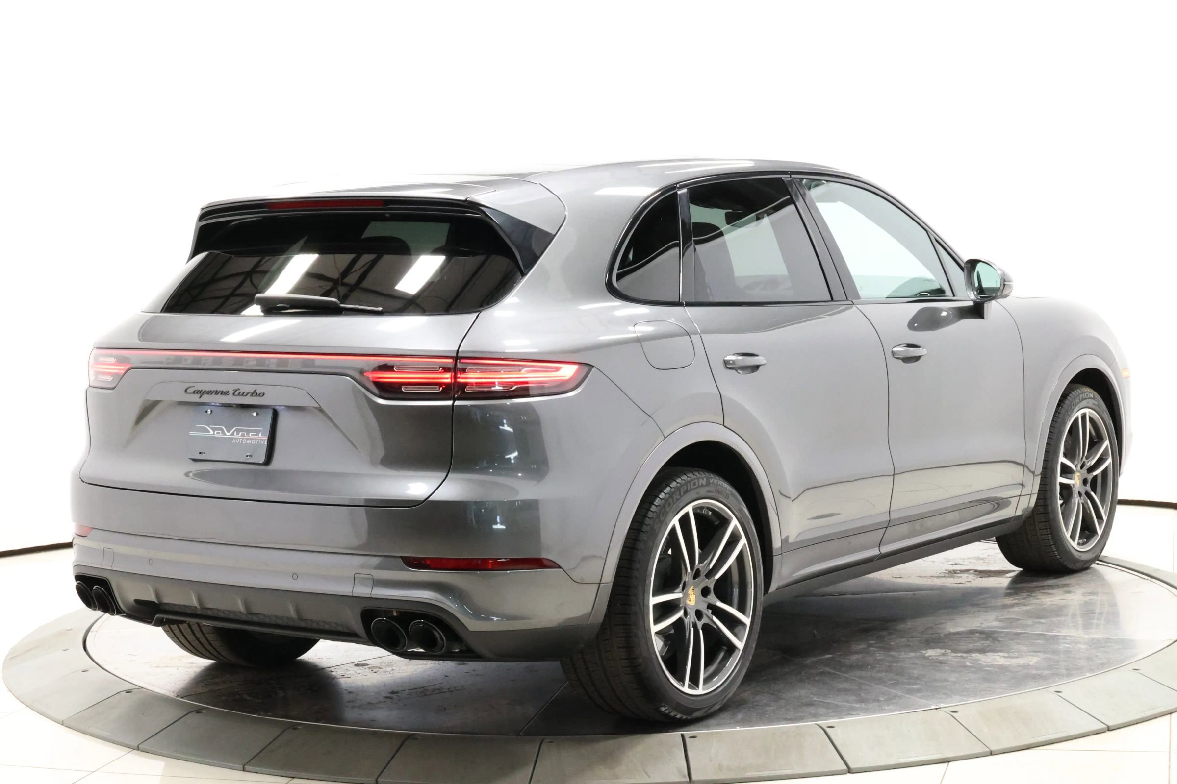 Used 2020 Porsche Cayenne Turbo image 4