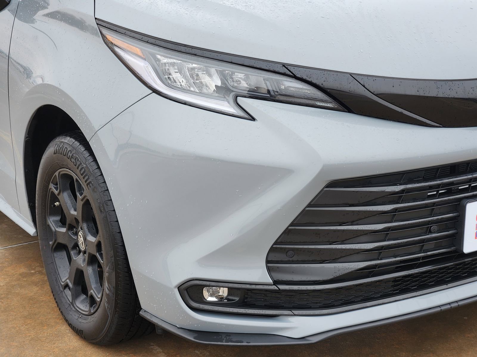 Used 2025 Toyota Sienna XLE Woodland Edition image 10