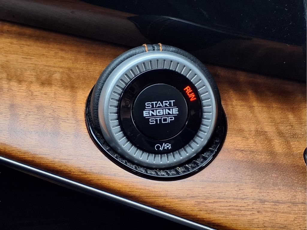 Used 2024 Jeep Grand Wagoneer L Series III AWD/4WD image 11
