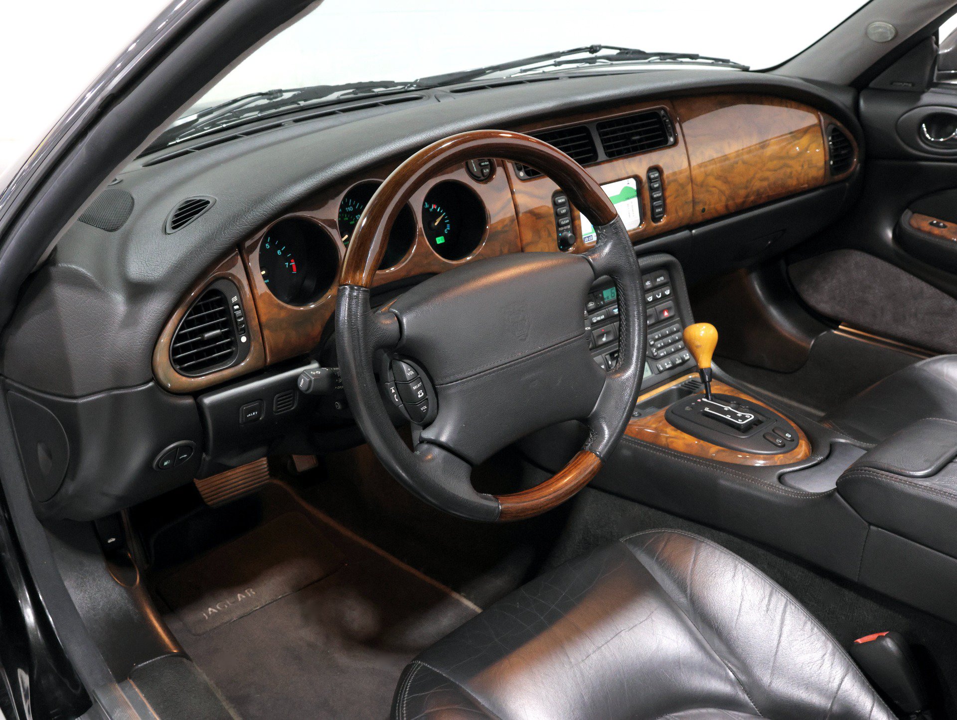 Used 2001 Jaguar XK8 Convertible RWD image 74