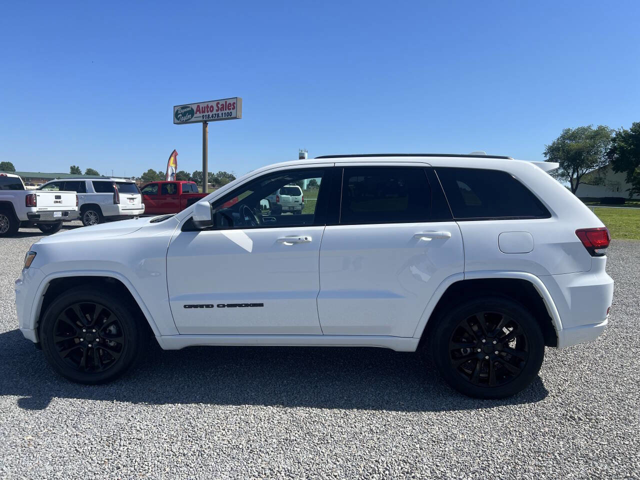 Used 2020 Jeep Grand Cherokee Altitude AWD/4WD image 5