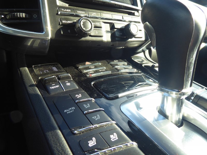 Used 2014 Porsche Cayenne GTS image 19