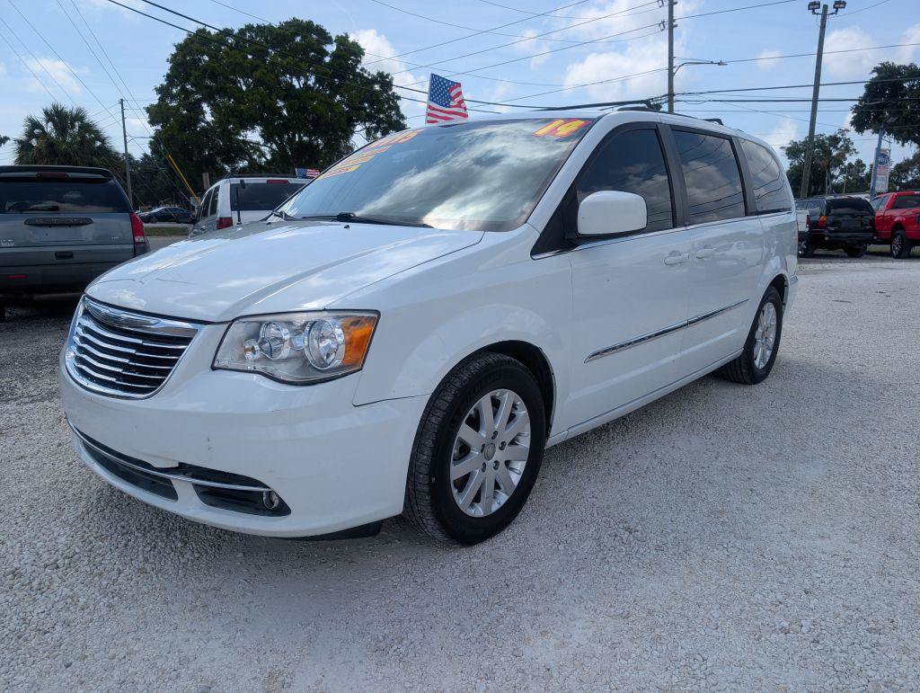 Used 2014 Chrysler Town & Country Touring FWD image 3
