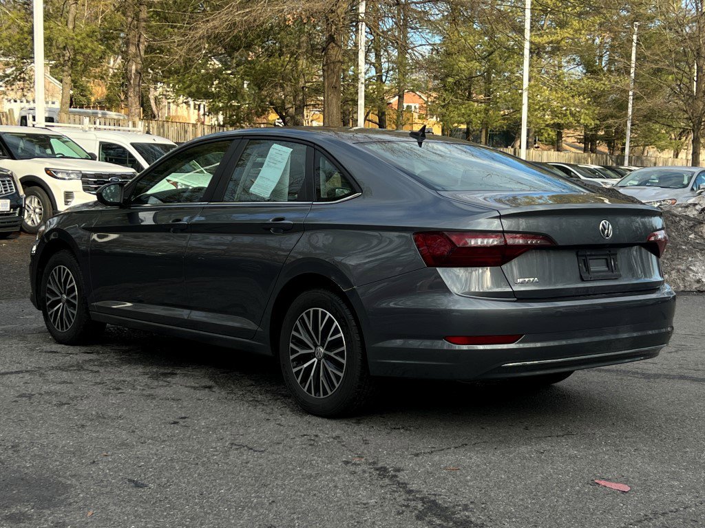Used 2021 Volkswagen Jetta SE w/ SE Cold Weather Package image 4