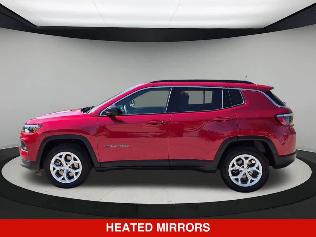 Used 2024 Jeep Compass Latitude AWD/4WD image 3