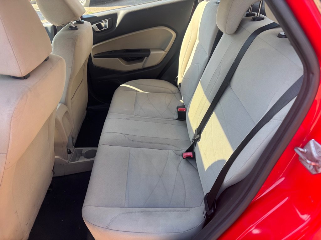 Used 2014 Ford Fiesta SE w/ Comfort Package FWD image 9