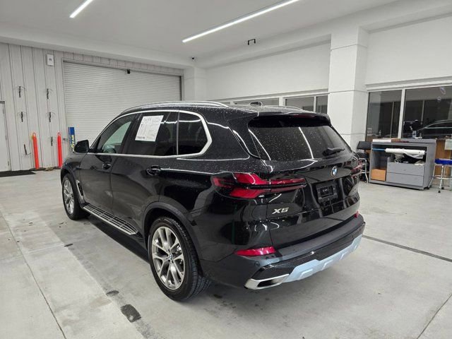 Used 2025 BMW X5 xDrive40i AWD/4WD image 4