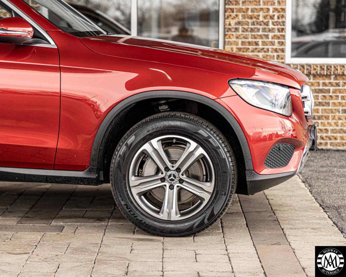 Used 2018 Mercedes-Benz GLC 300 4MATIC w/ Premium Package image 5