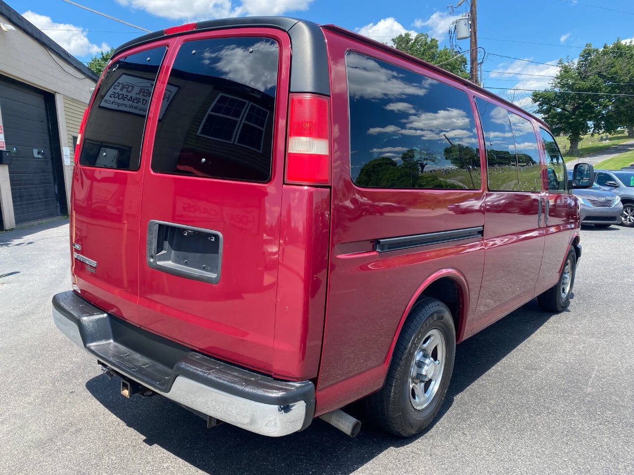 Used 2008 Chevrolet Express 1500 Passenger w/ LT Preferred Equipment Group RWD image 3