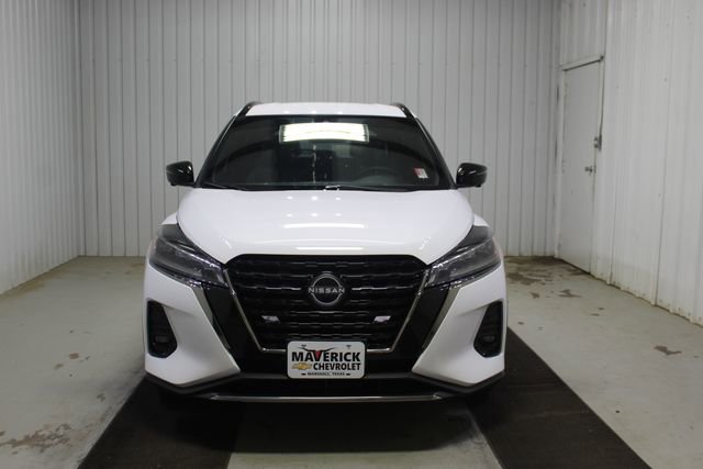Used 2024 Nissan Kicks SR w/ SR Premium Package FWD image 2