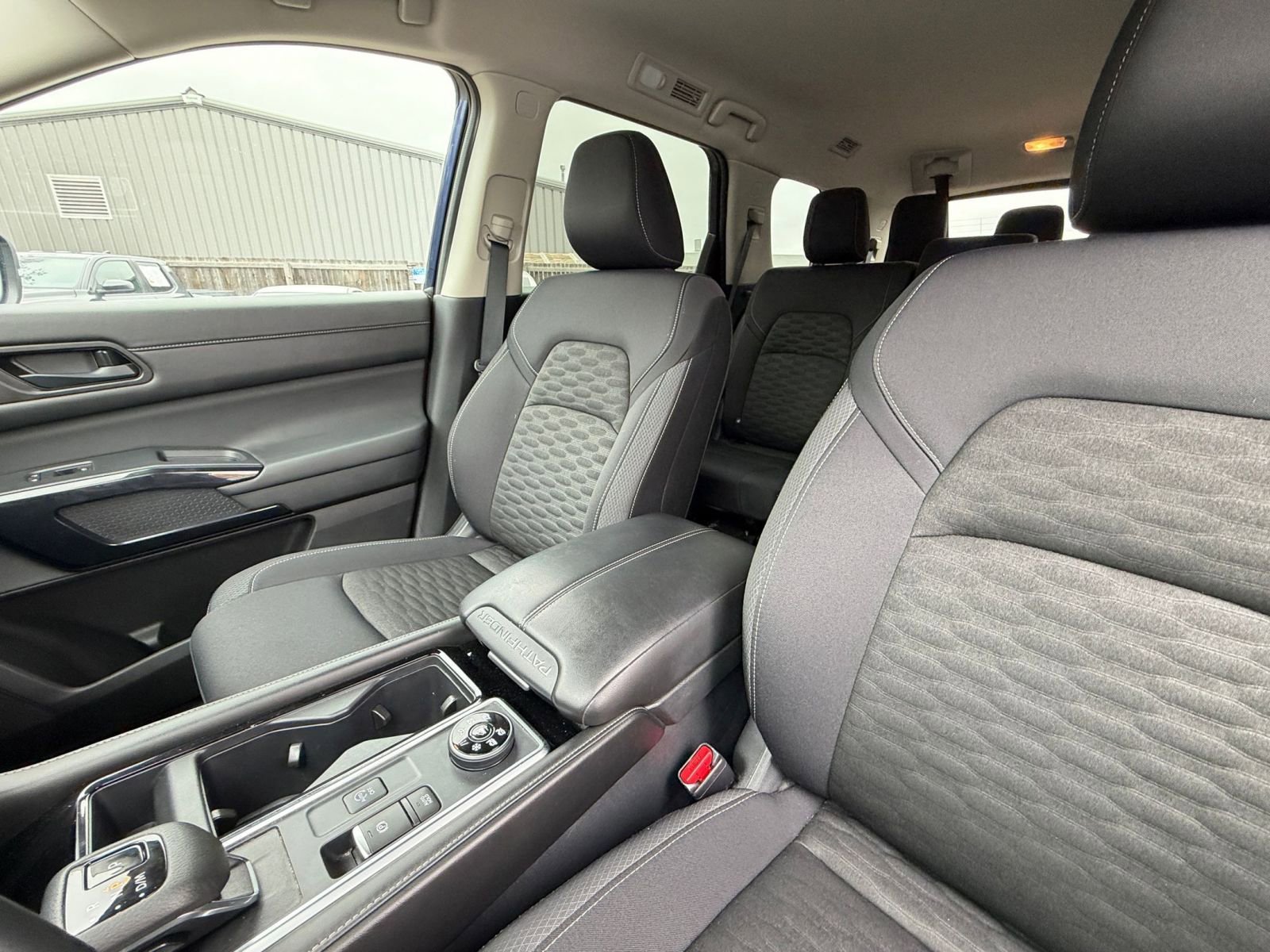Used 2025 Nissan Pathfinder SV AWD/4WD image 38