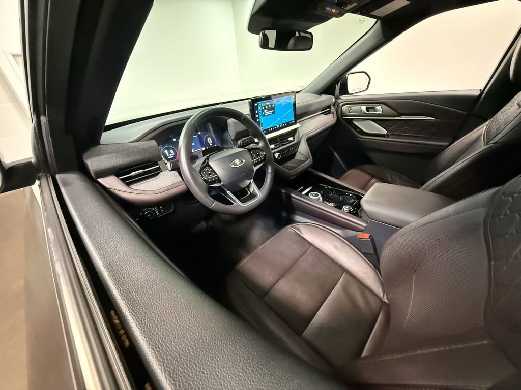 Used 2025 Ford Explorer Platinum w/ LUX Leather Package AWD/4WD image 60