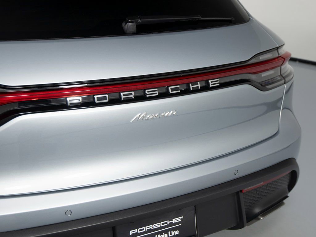 Certified 2025 Porsche Macan image 38