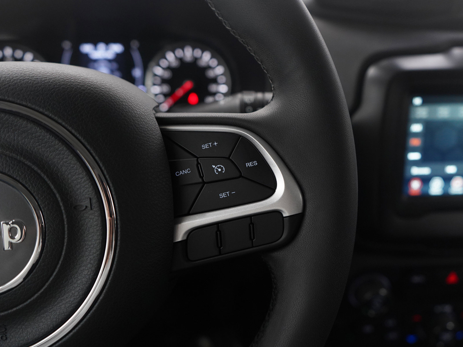 Used 2019 Jeep Renegade Latitude w/ Popular Equipment Group image 25