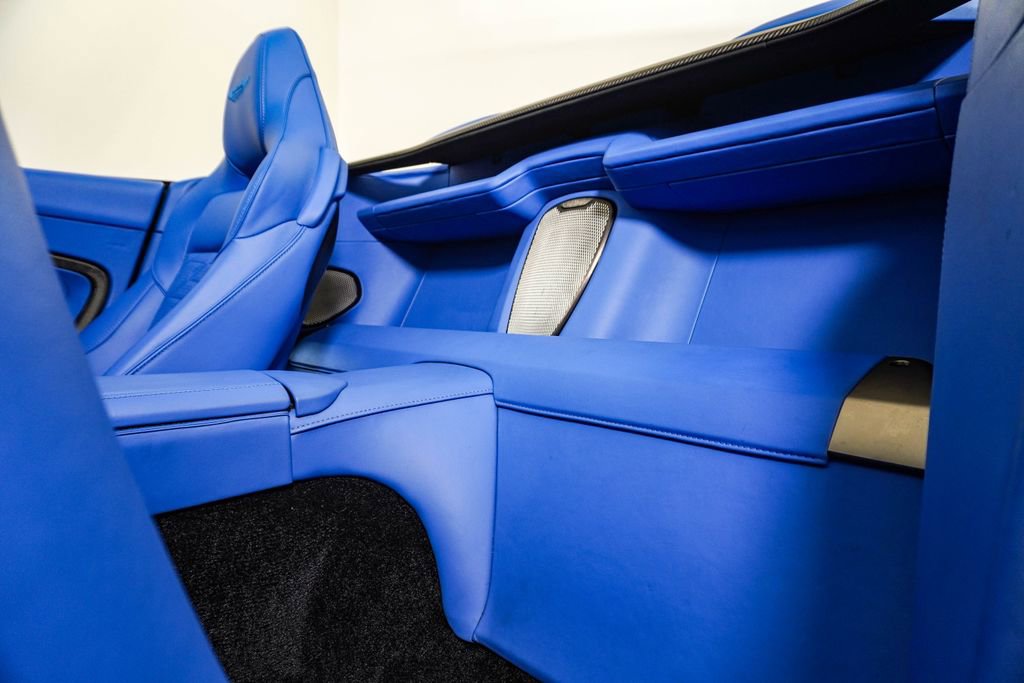 Used 2026 Aston Martin Vanquish Convertible RWD image 25