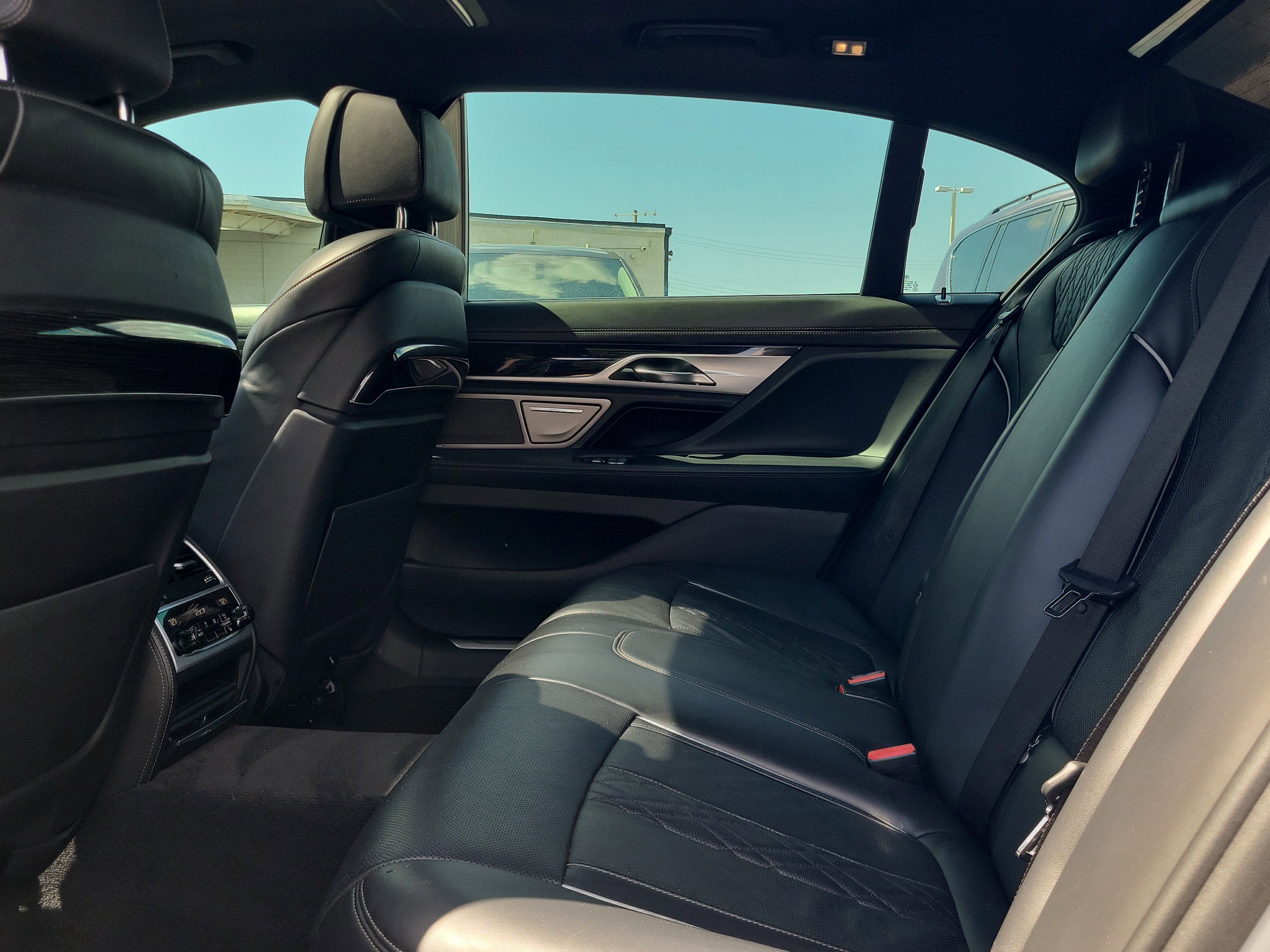 Used 2018 BMW 750i xDrive image 13