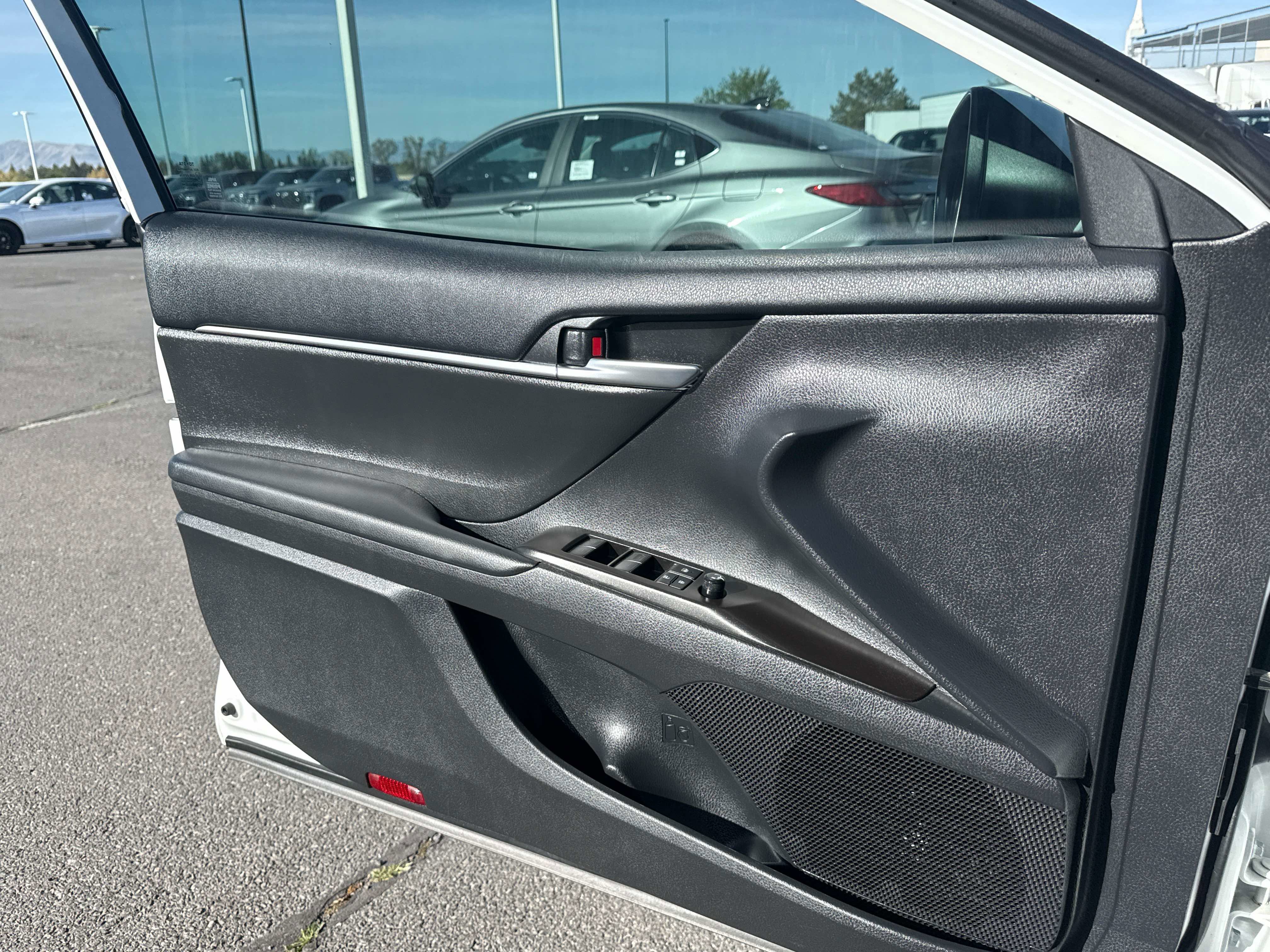 Used 2024 Toyota Camry SE image 12