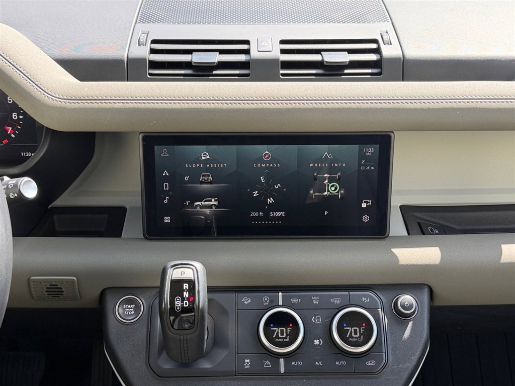 Used 2023 Land Rover Defender 90 S image 14