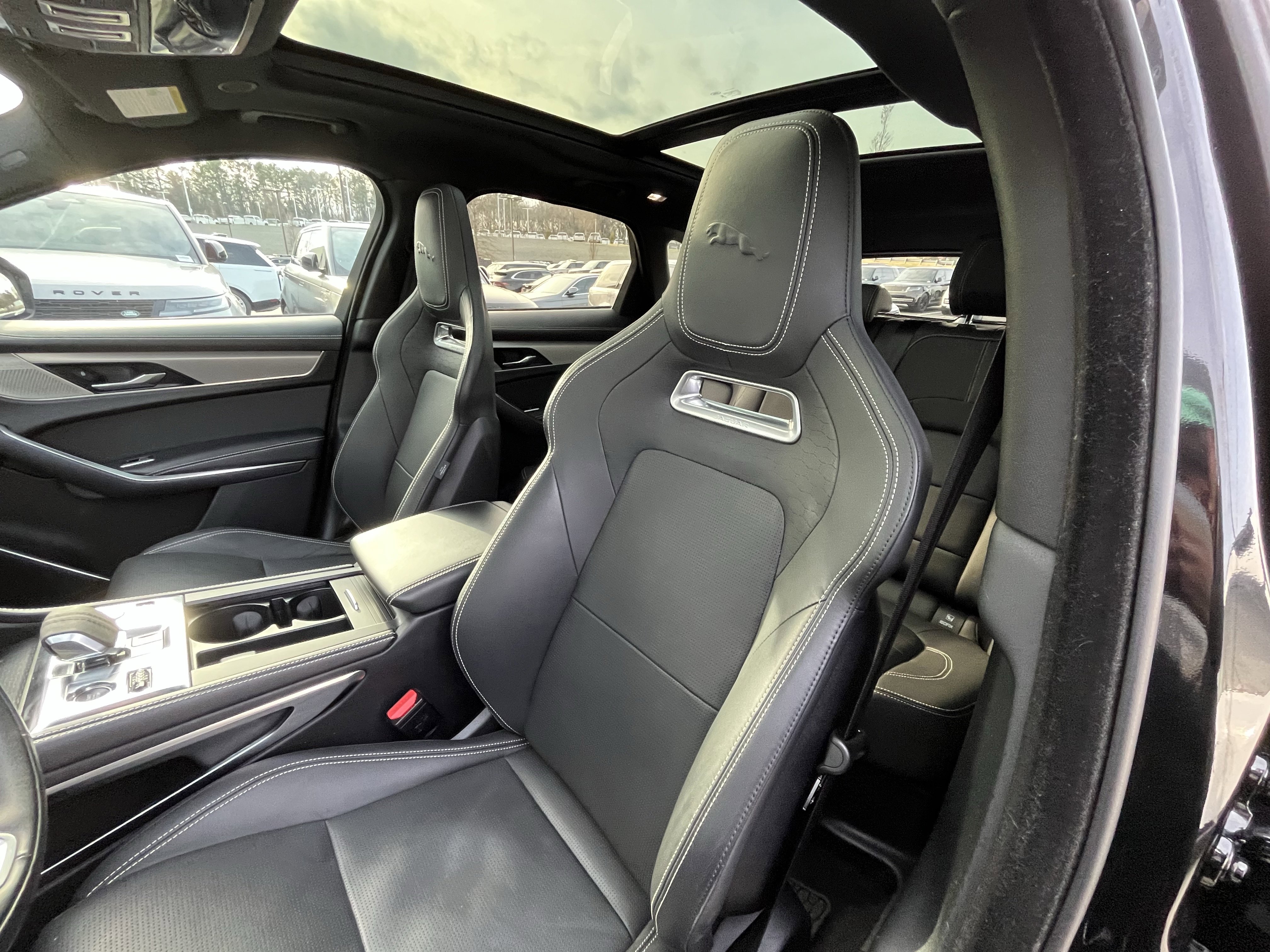 Certified 2024 Jaguar F-PACE R-Dynamic S image 17