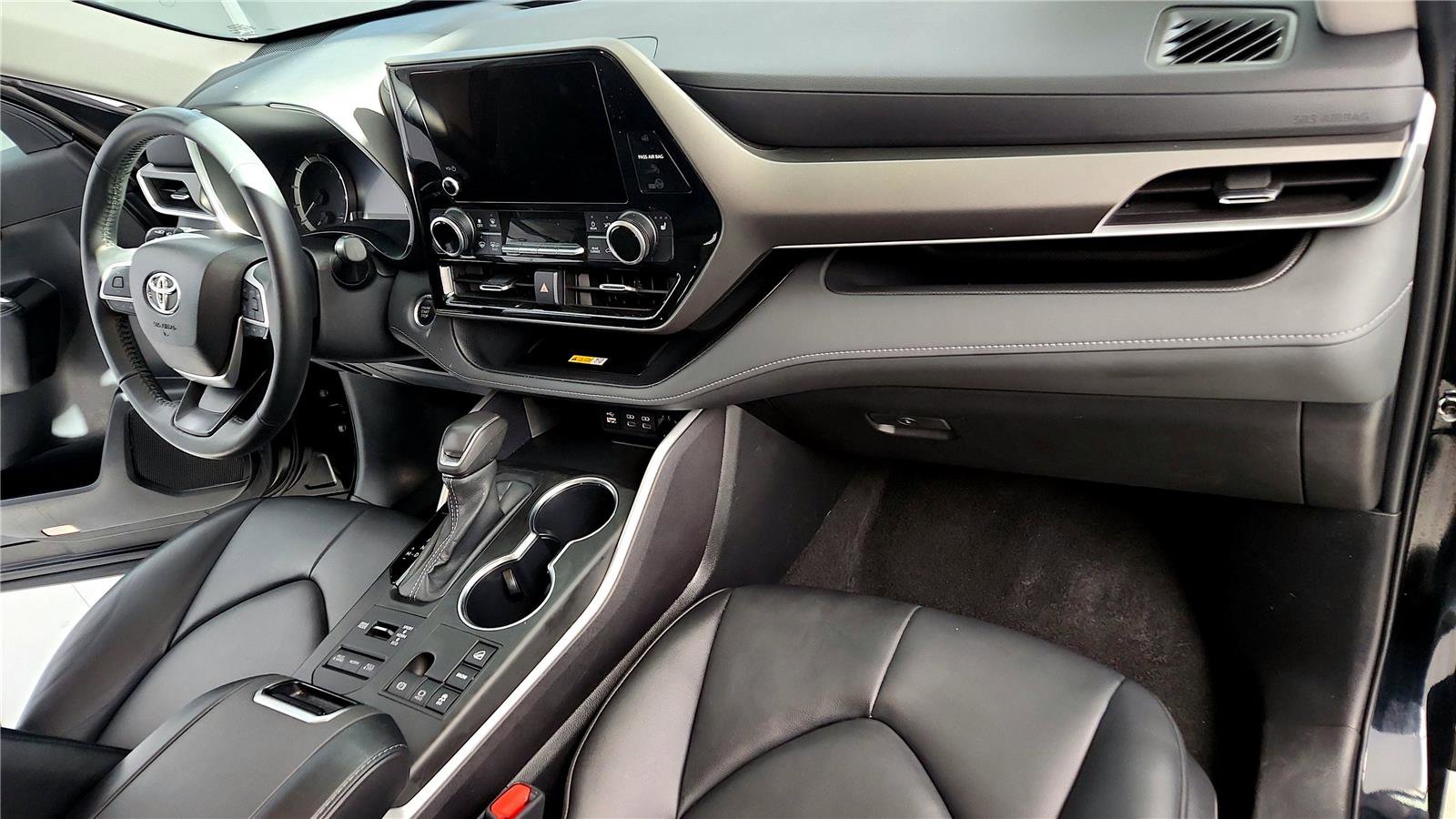 Certified 2024 Toyota Highlander XLE image 16