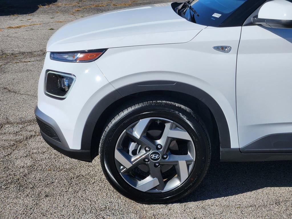 Used 2024 Hyundai Venue Limited image 8