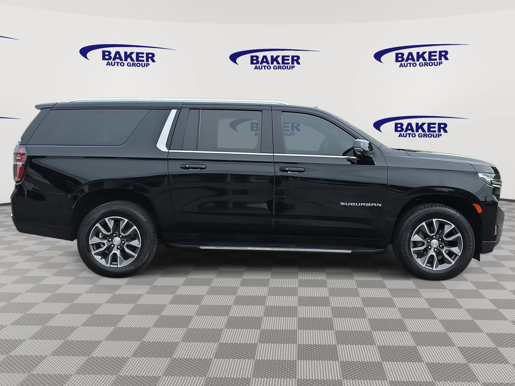 Used 2022 Chevrolet Suburban LT w/ Luxury Package AWD/4WD image 4