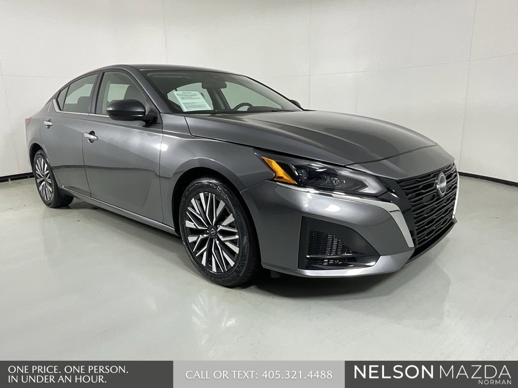 Used 2024 Nissan Altima 2.5 SV