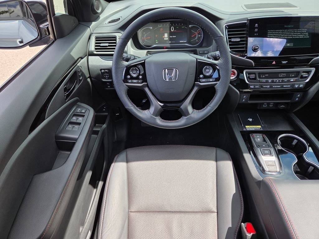 Used 2025 Honda Passport Black Edition image 4