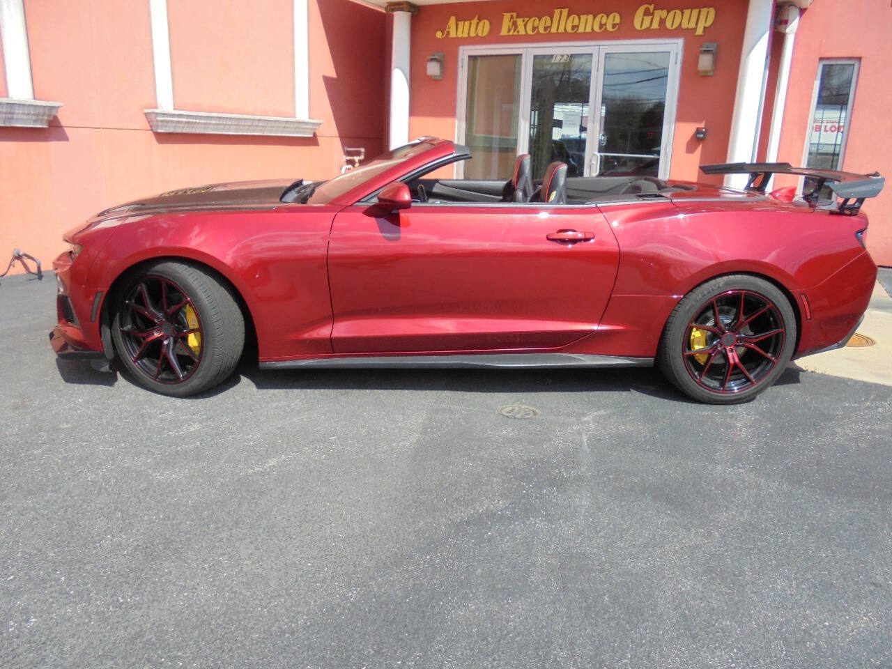 Used 2017 Chevrolet Camaro LT RWD image 4