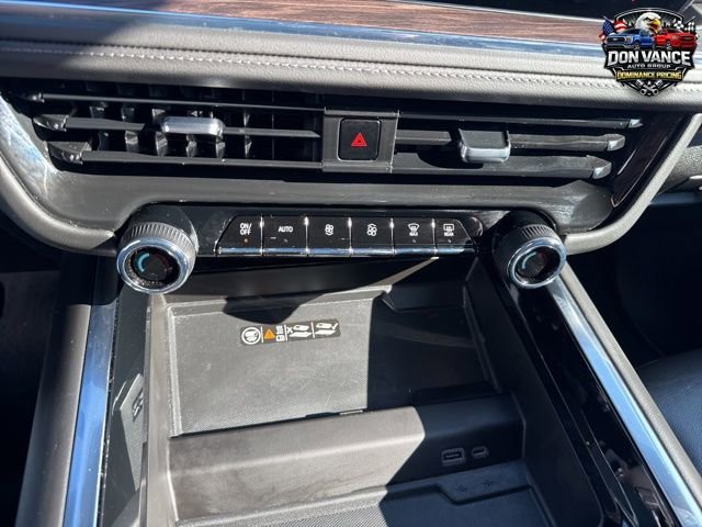 Used 2025 Chevrolet Suburban Z71 image 18