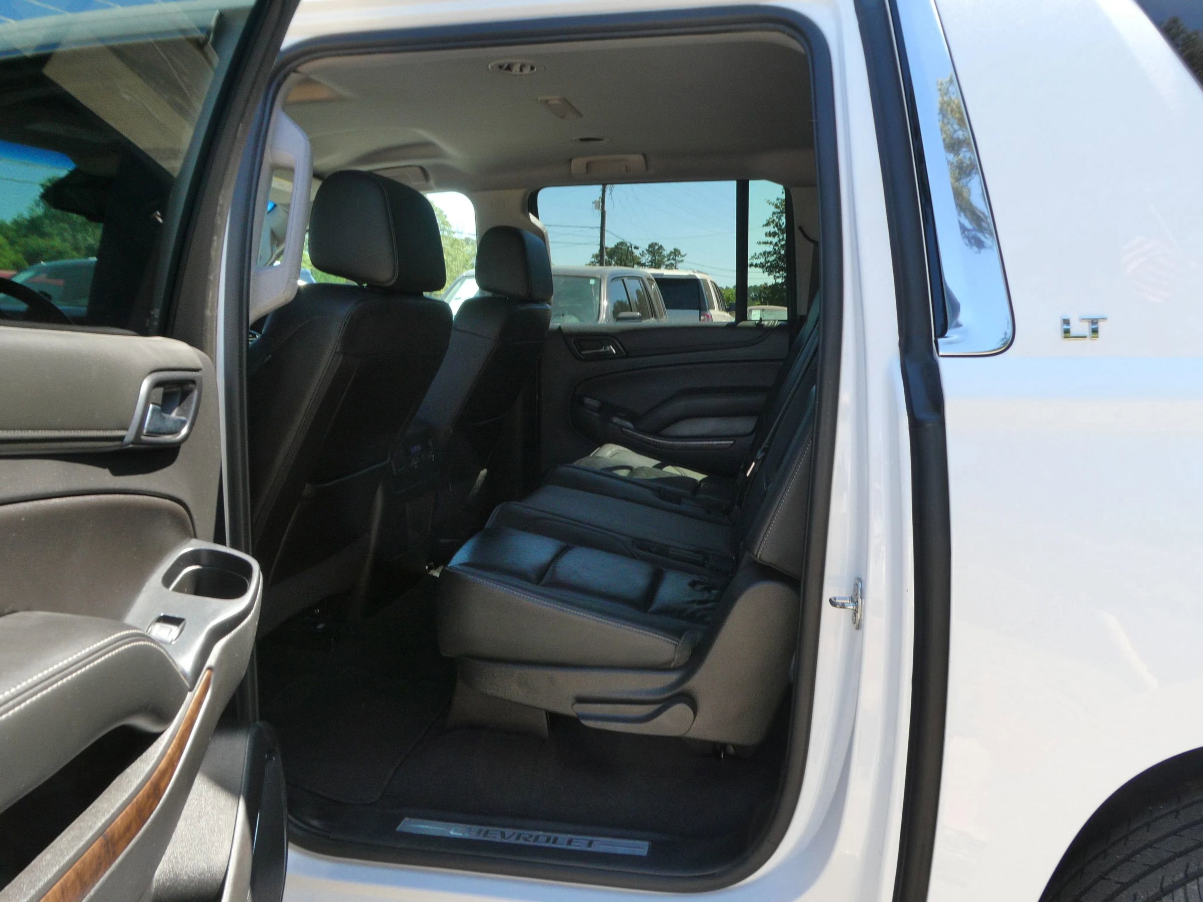 Used 2020 Chevrolet Suburban LT AWD/4WD image 25